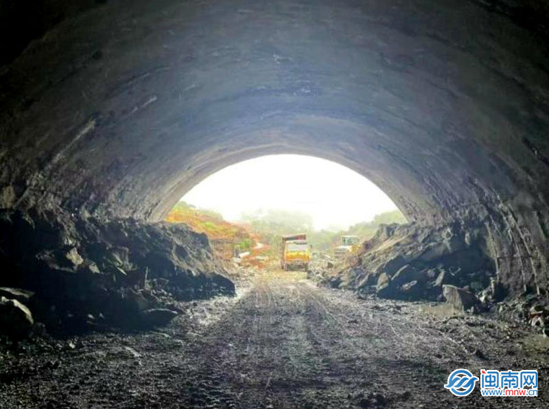国省干线联十一长泰段二期工程后坊隧道左洞顺利贯通